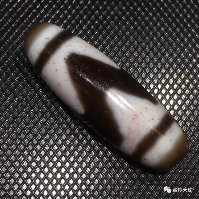 精品朱砂虎牙天珠欣赏
