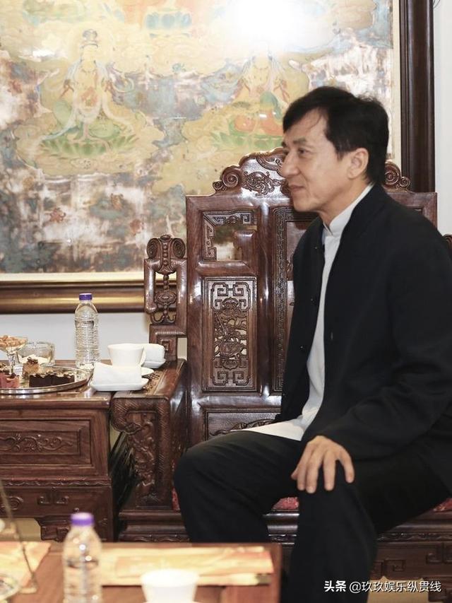 明星大腕各个都是文玩高手，其中一位收藏的天珠估价一个亿