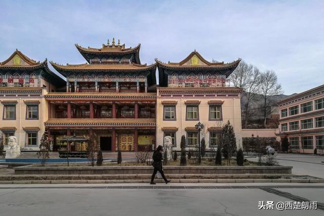 民族瑰宝！千年老唐卡和108个头骨制成的天珠，大师都不敢碰