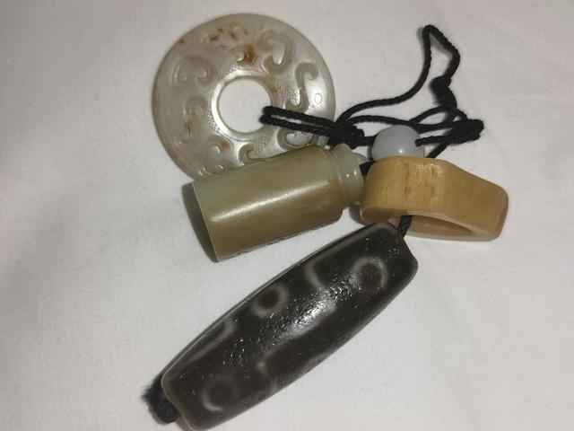 多宝串，九眼天珠，汉代玉环，章一枚，什么骨一颗