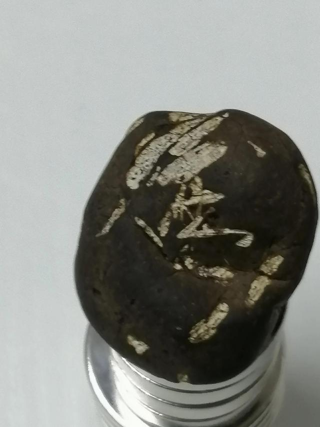 我今天叫观众看看外星人的：（陨钻天珠），这才是真正天珠……