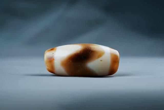 措思天珠和至纯天珠的区别，透光与否和颜色不决定它的工艺